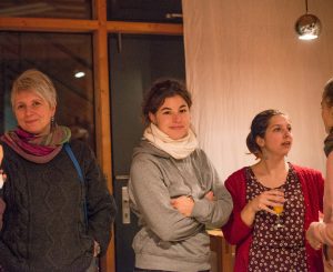 Konzetrierte Zuhörer in Freiburg an der Freie-Heilpraktikerschule
